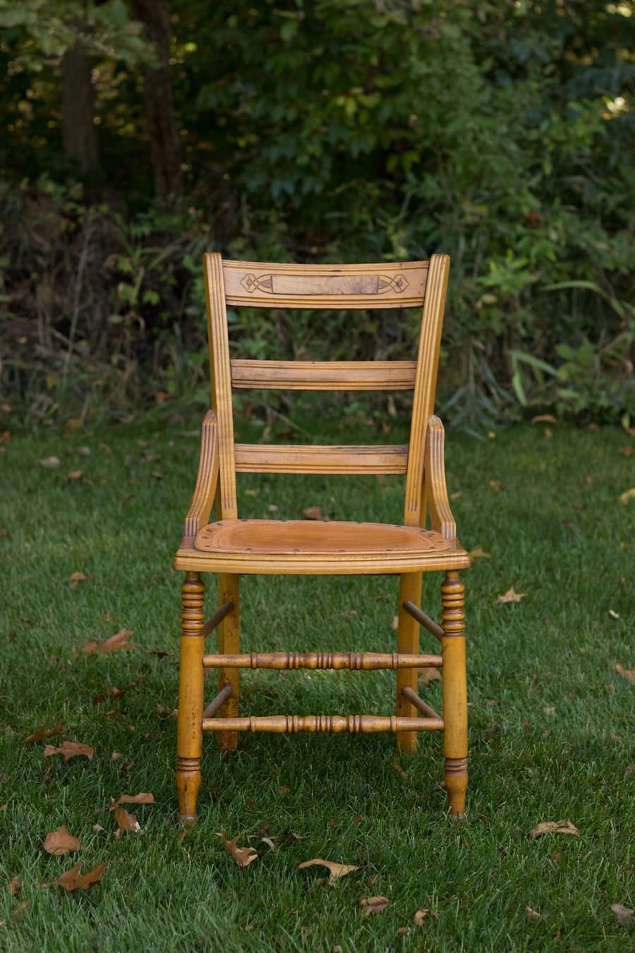 Elegant minimal visitor chair in cream boucle fabric with matte black legs