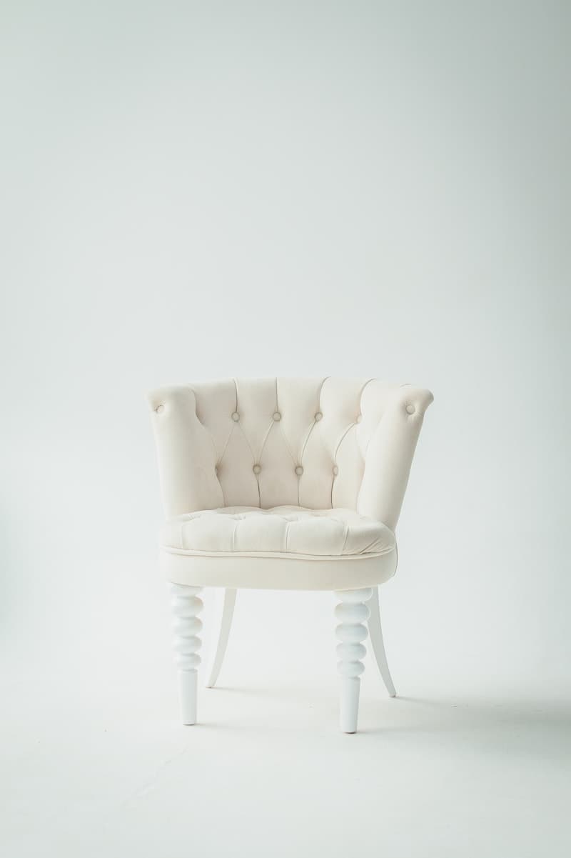 Luxurious curved lounge chair in dark leather