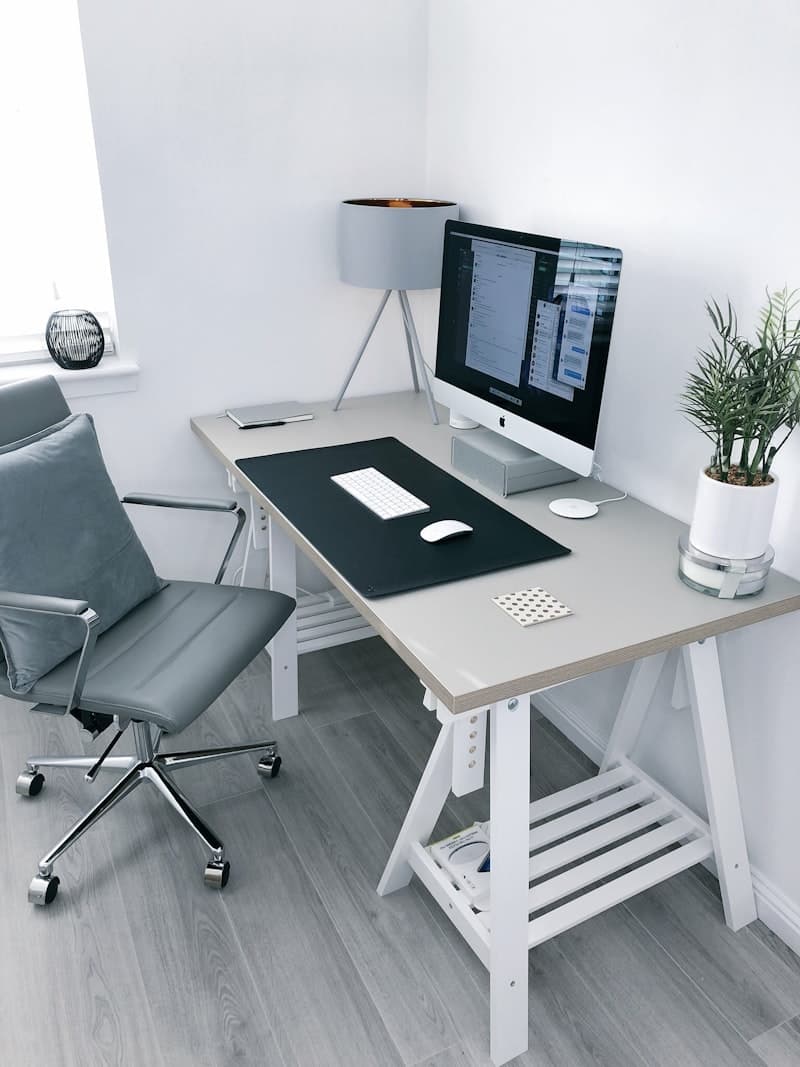 Minimal executive desk in walnut